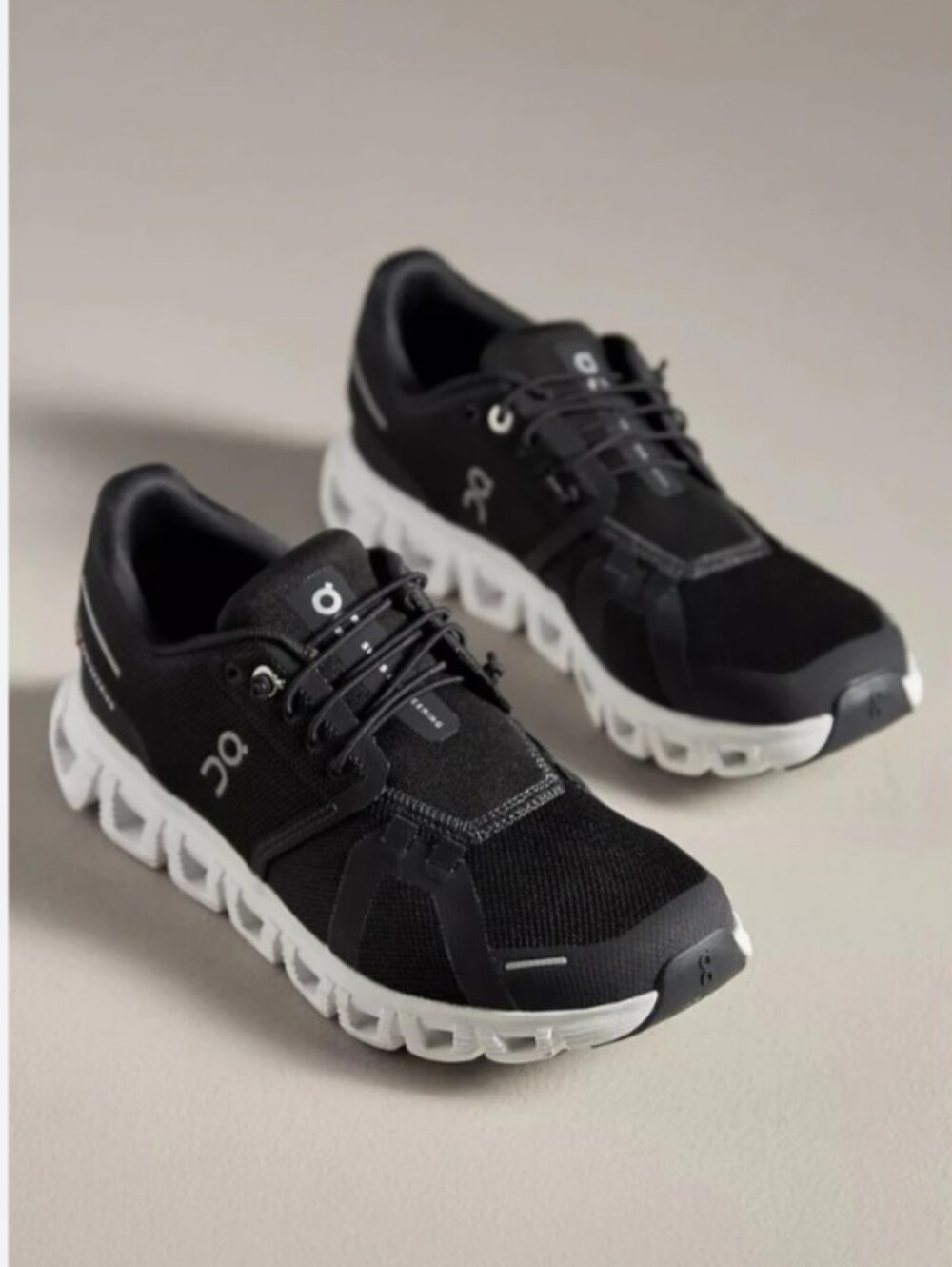On Cloud 6 Black/White Women's Running Shoes 9 NWT